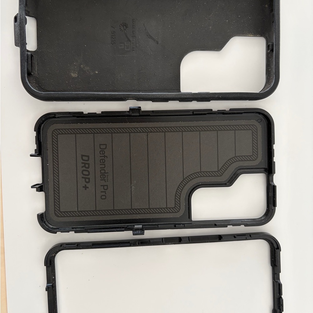 Black Defender Pro Phone Case iPhone 16 Pro